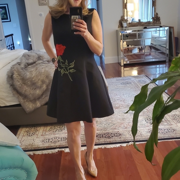 Alexia Admor Dresses & Skirts - Alexia Admor black dress with Rose